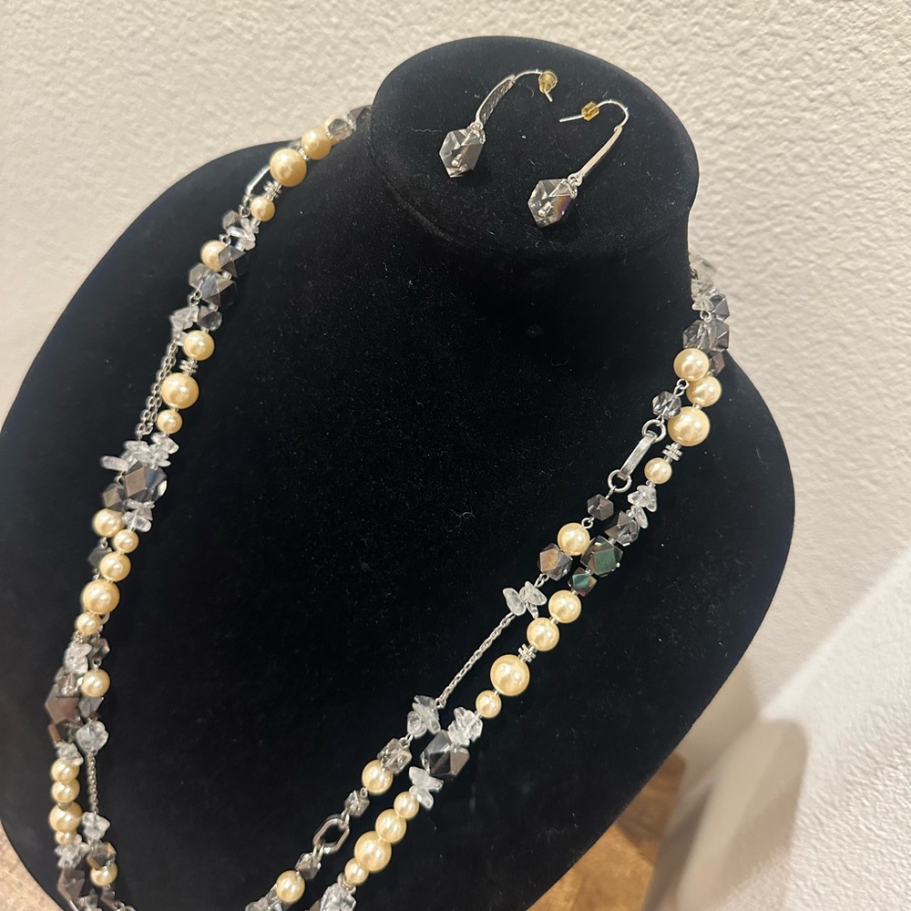 Coldwater creek Elegant Pearl and Crystal Jewelry Set necklace earrings - Picture 2 of 5